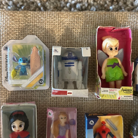 Assorted Disney and Marvel Mini Figurines - Total of 10 - Picture 2 of 10